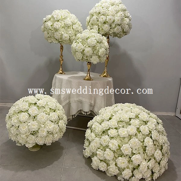 white flower table arrangements